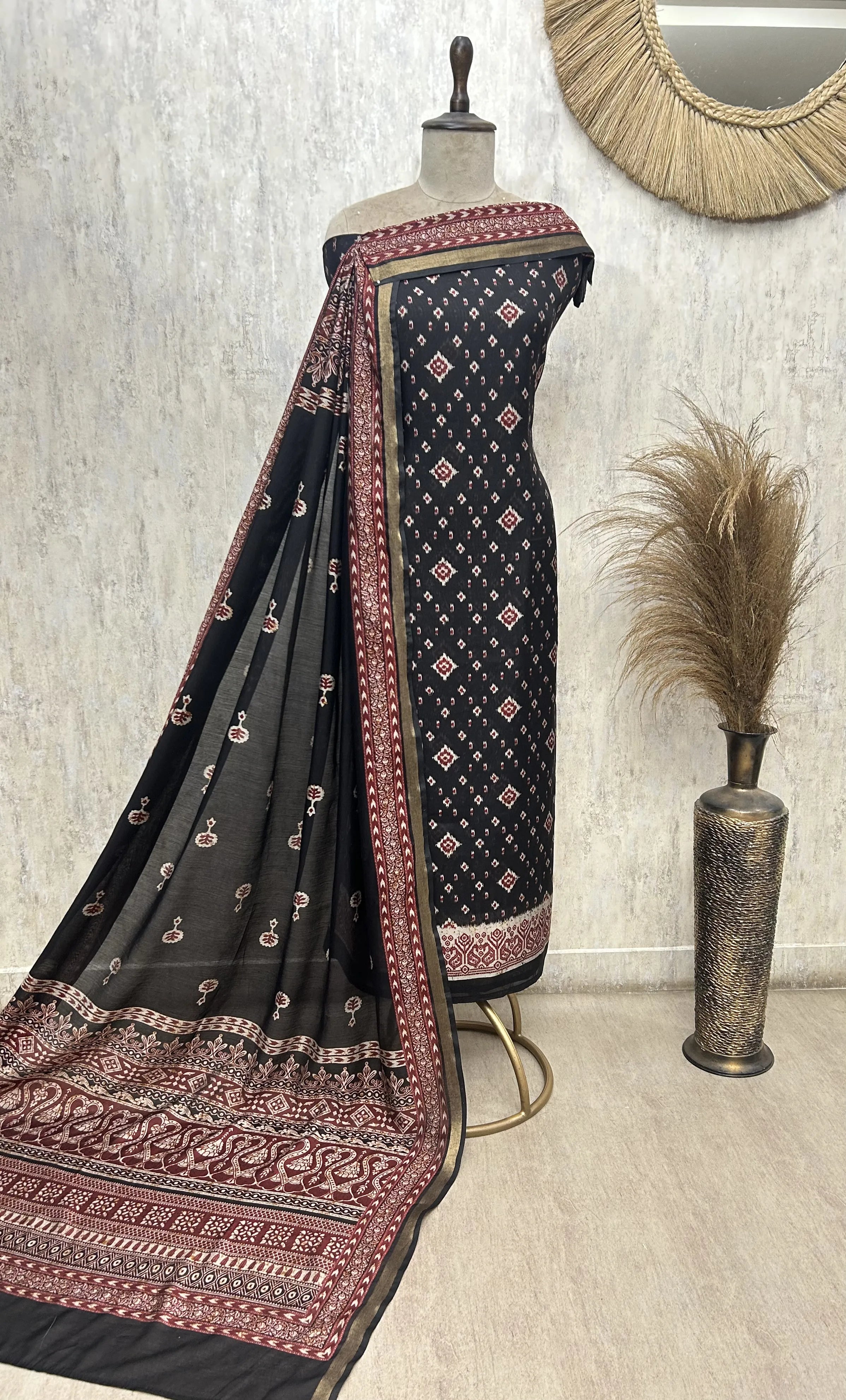 Ikkat graceful Unstitched Suit