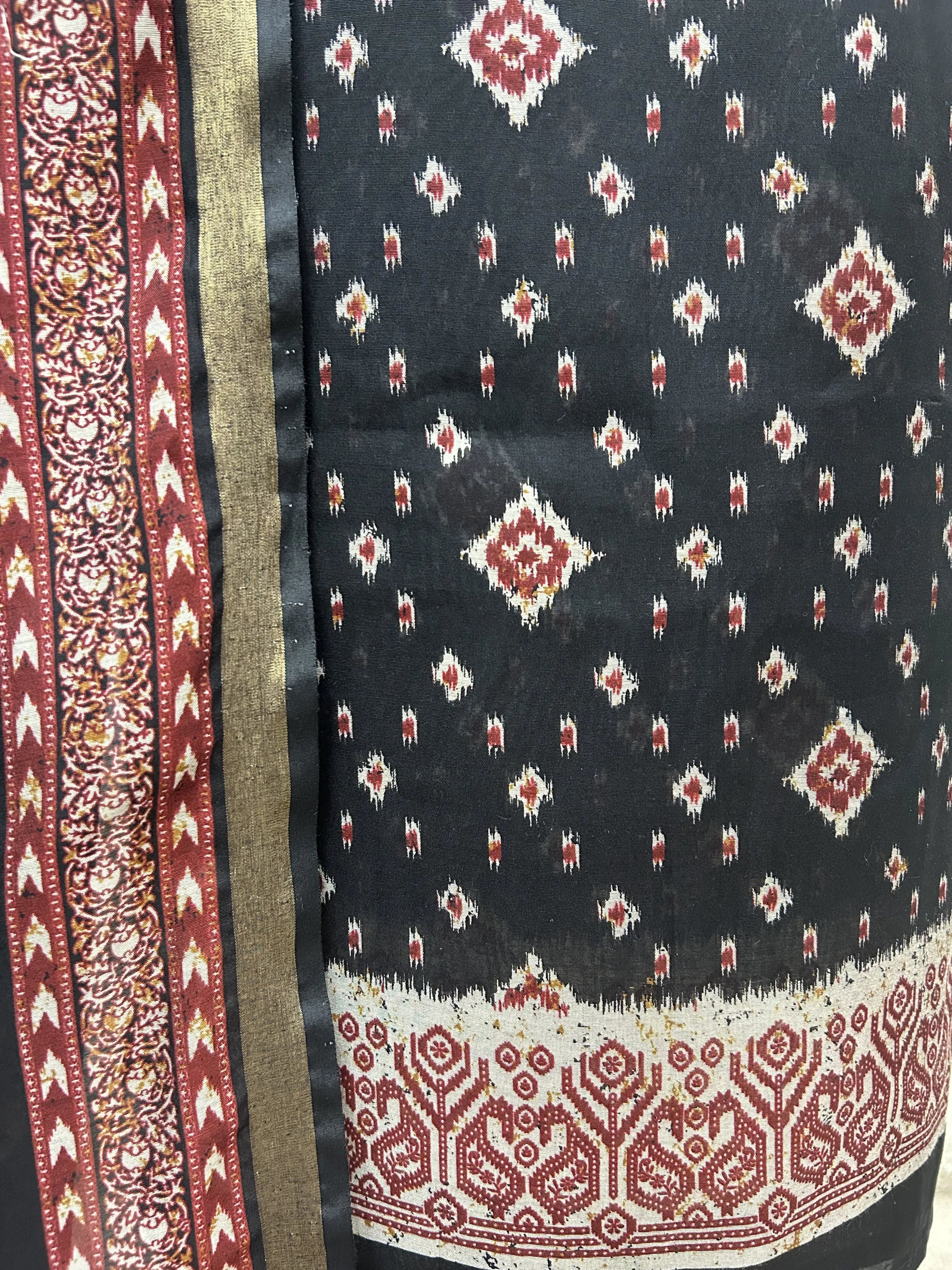 Ikkat graceful Unstitched Suit