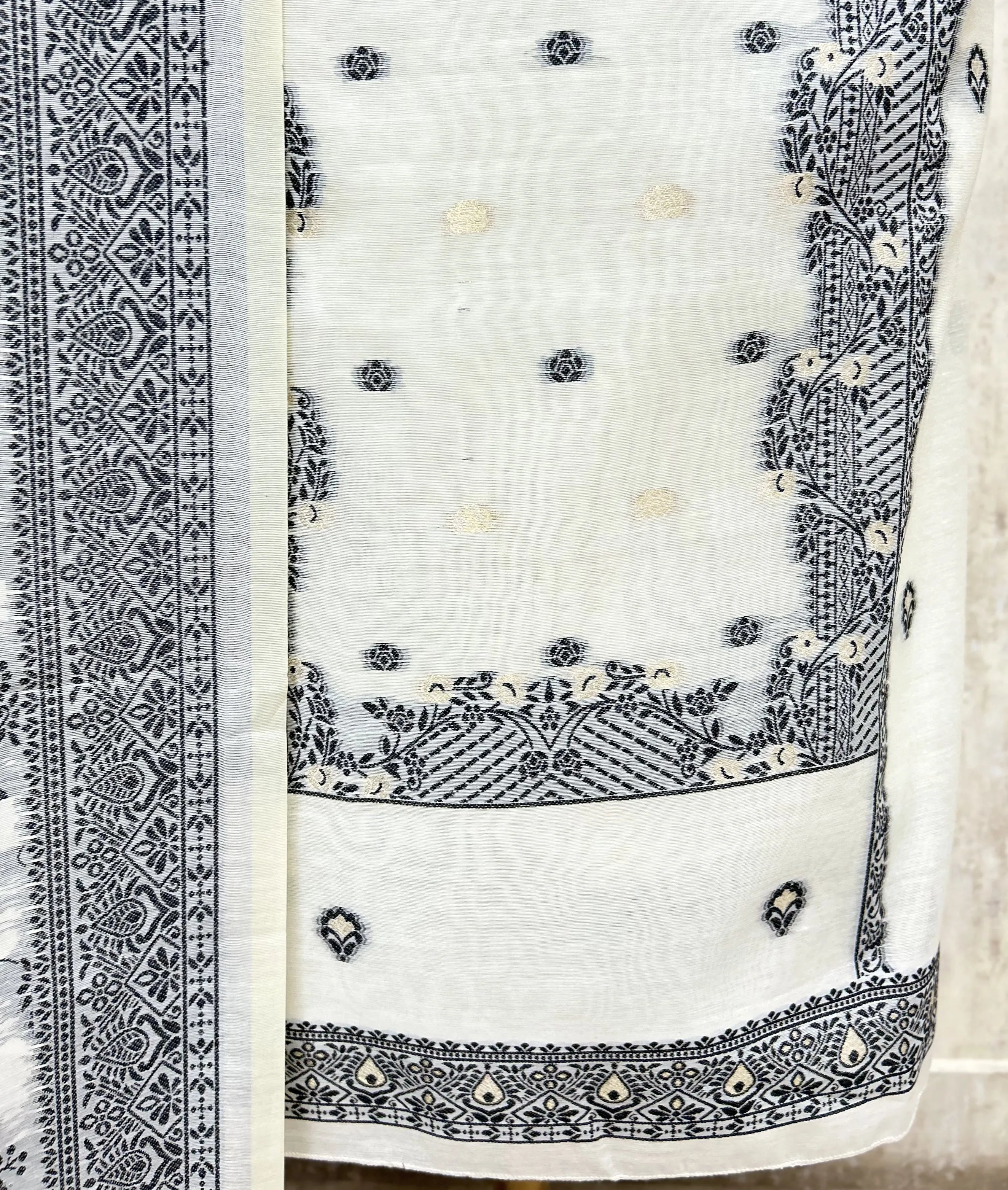 Jamdani Heritage Elegance Unstitched Suit
