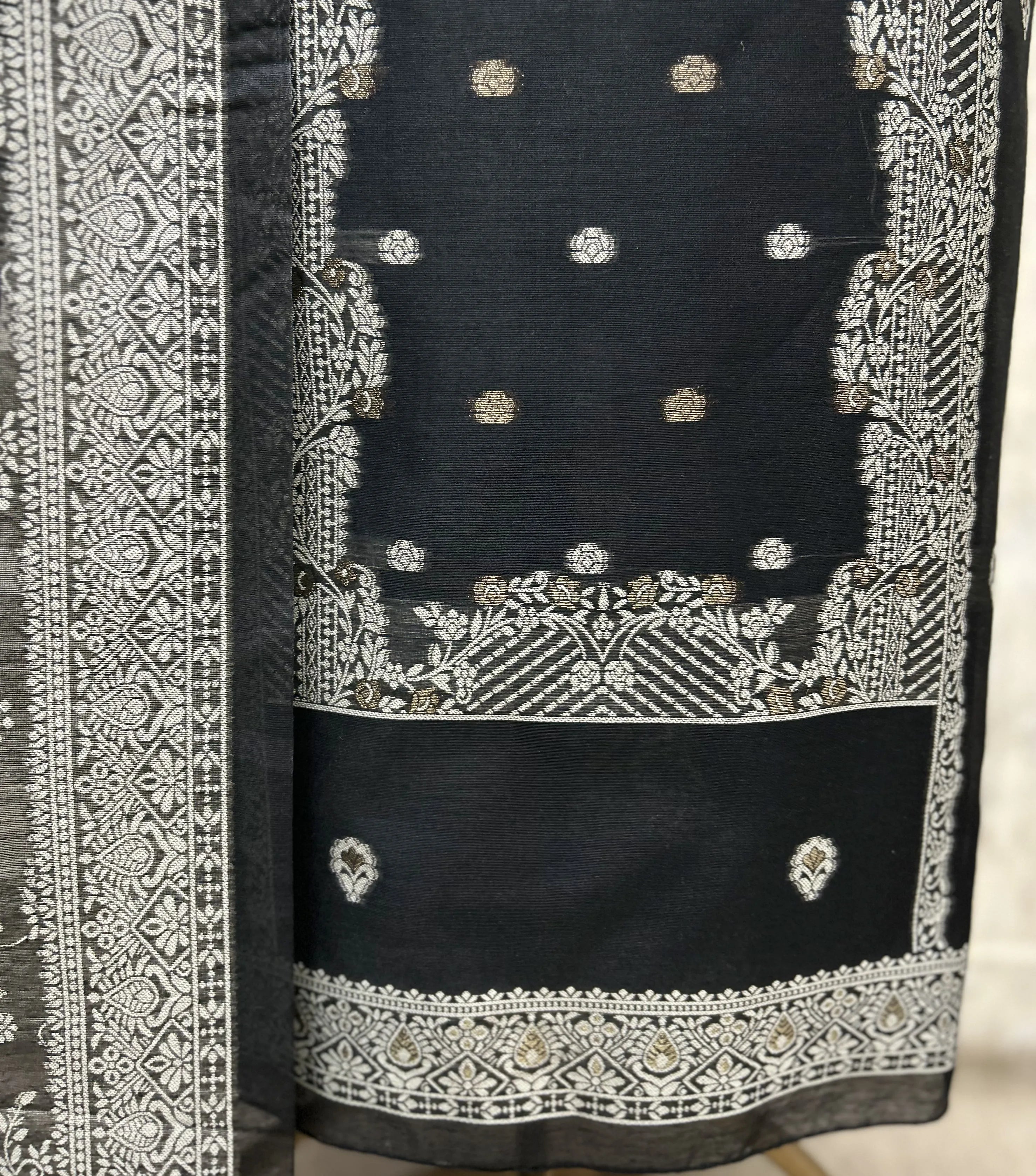 Jamdani Heritage Elegance Unstitched Suit