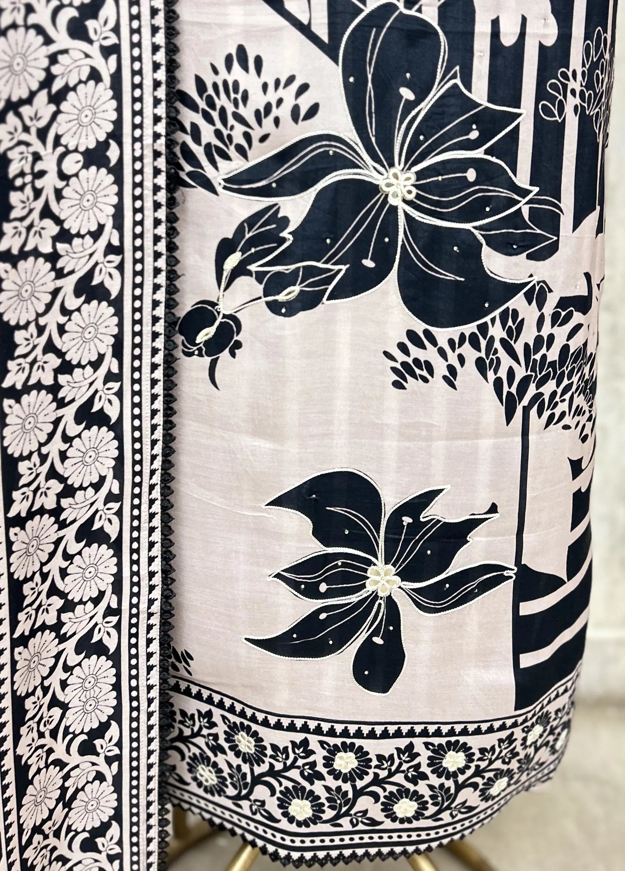Graphic Garden Muslin Unstitched Suits