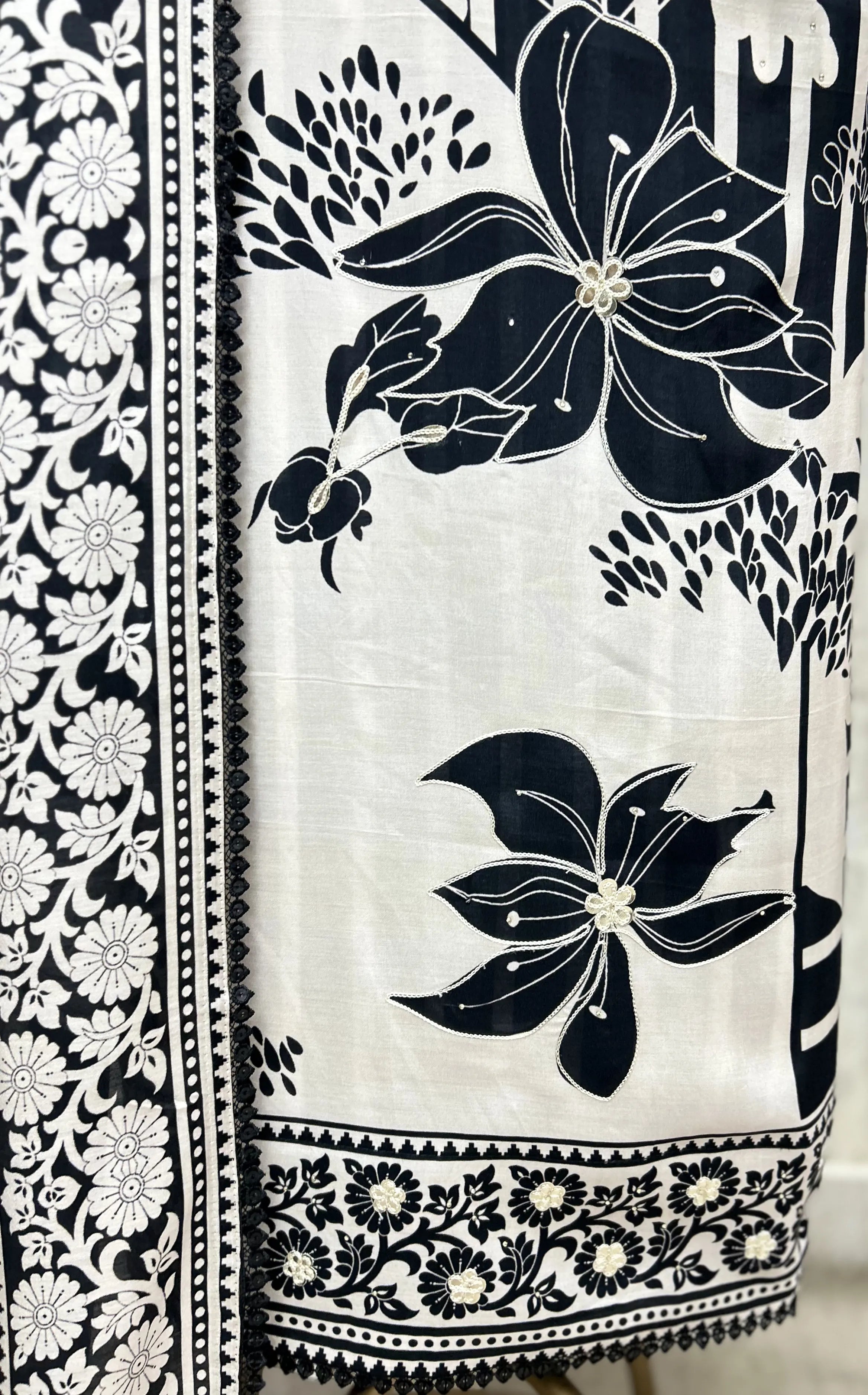 Graphic Garden Muslin Unstitched Suits