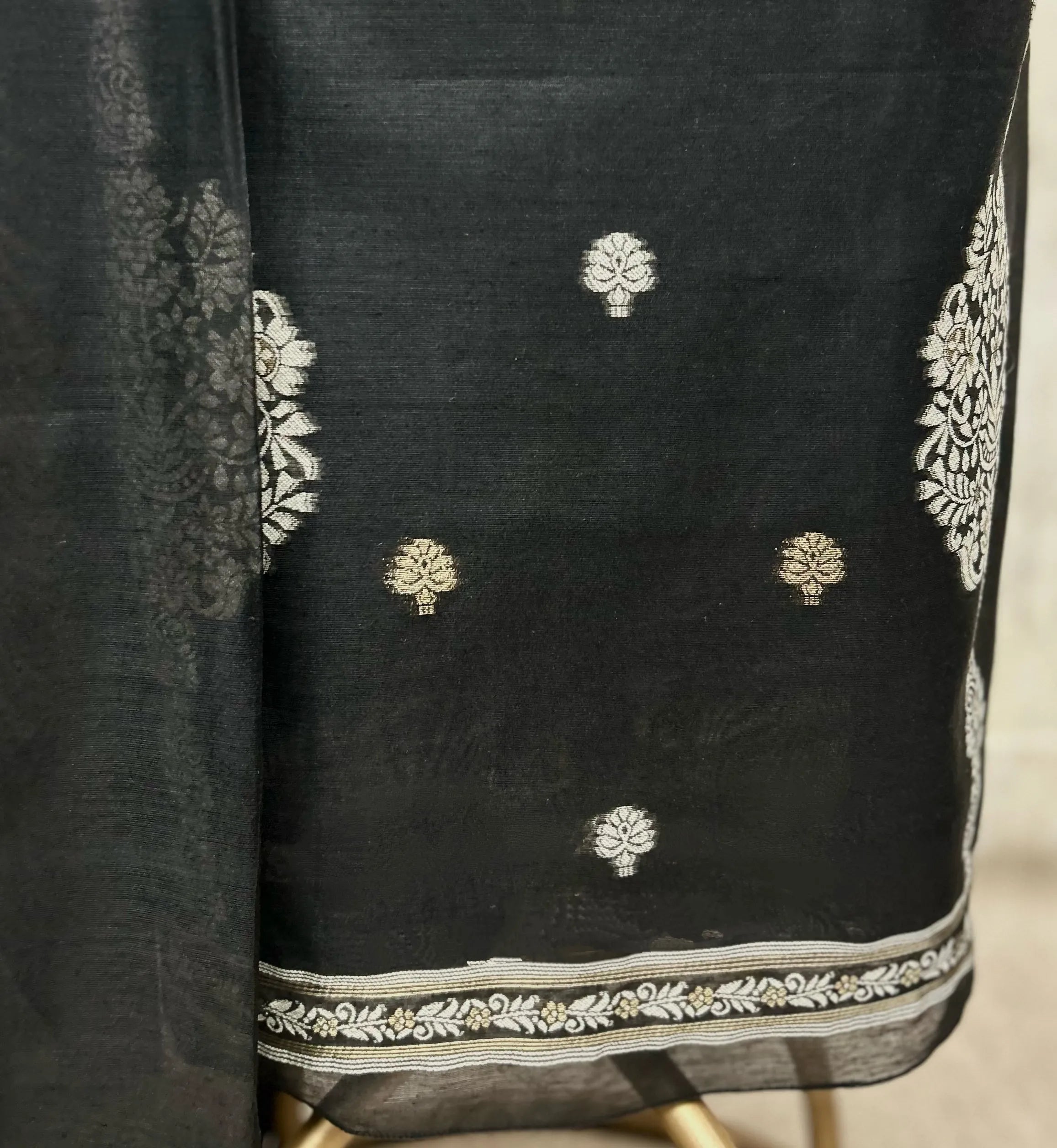 The Heirloom Weave Jamdani Unstitched Suits