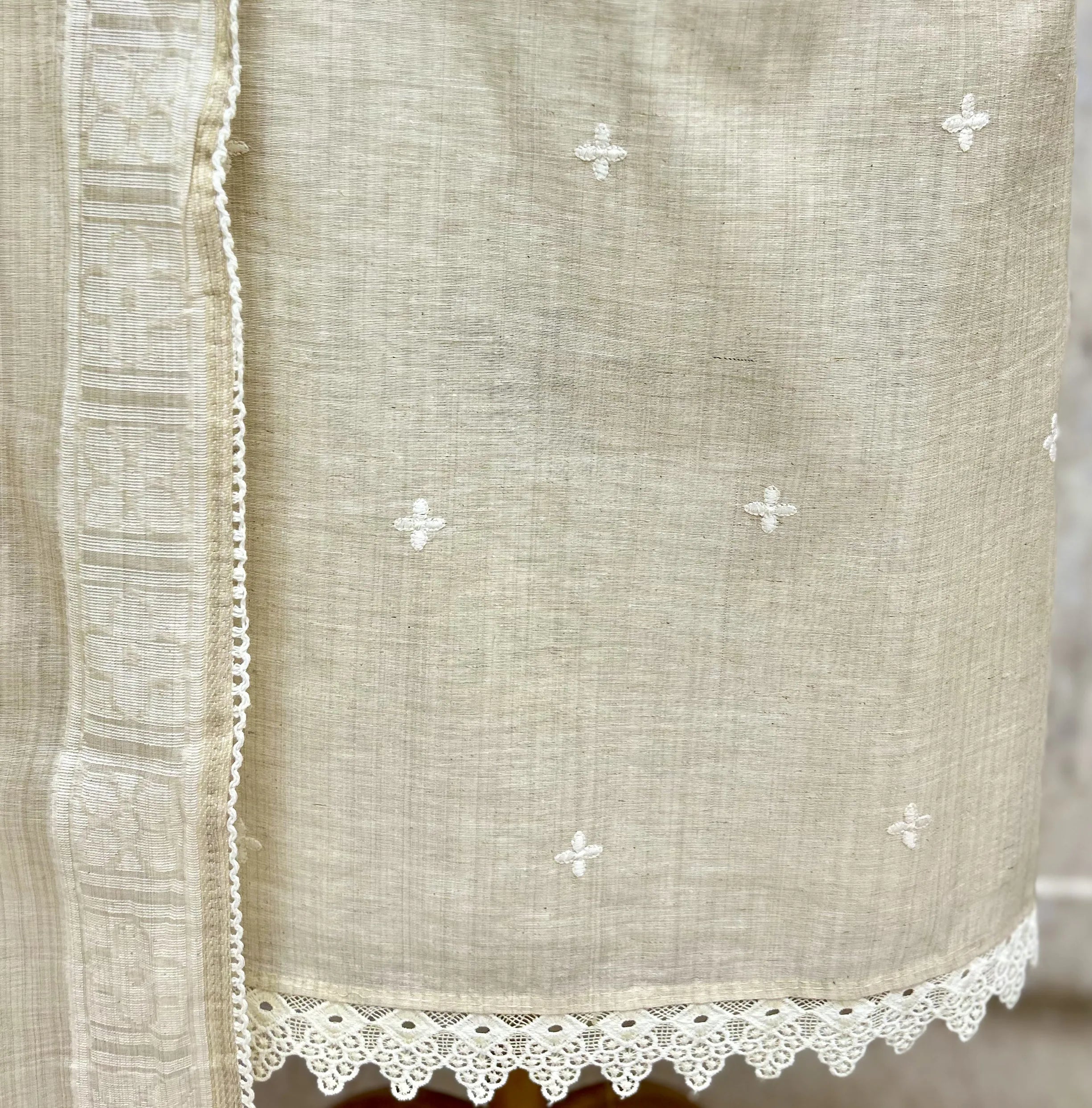 The Tassel Yoke Jamdani Linen Unstitched Suits