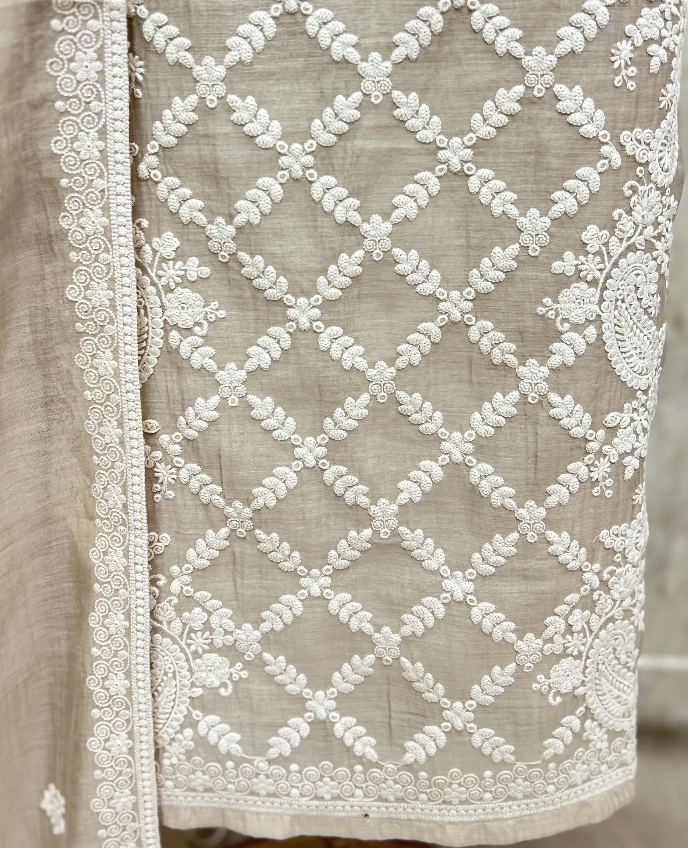 Mul Cotton Graceful Threads Unstitched Suits