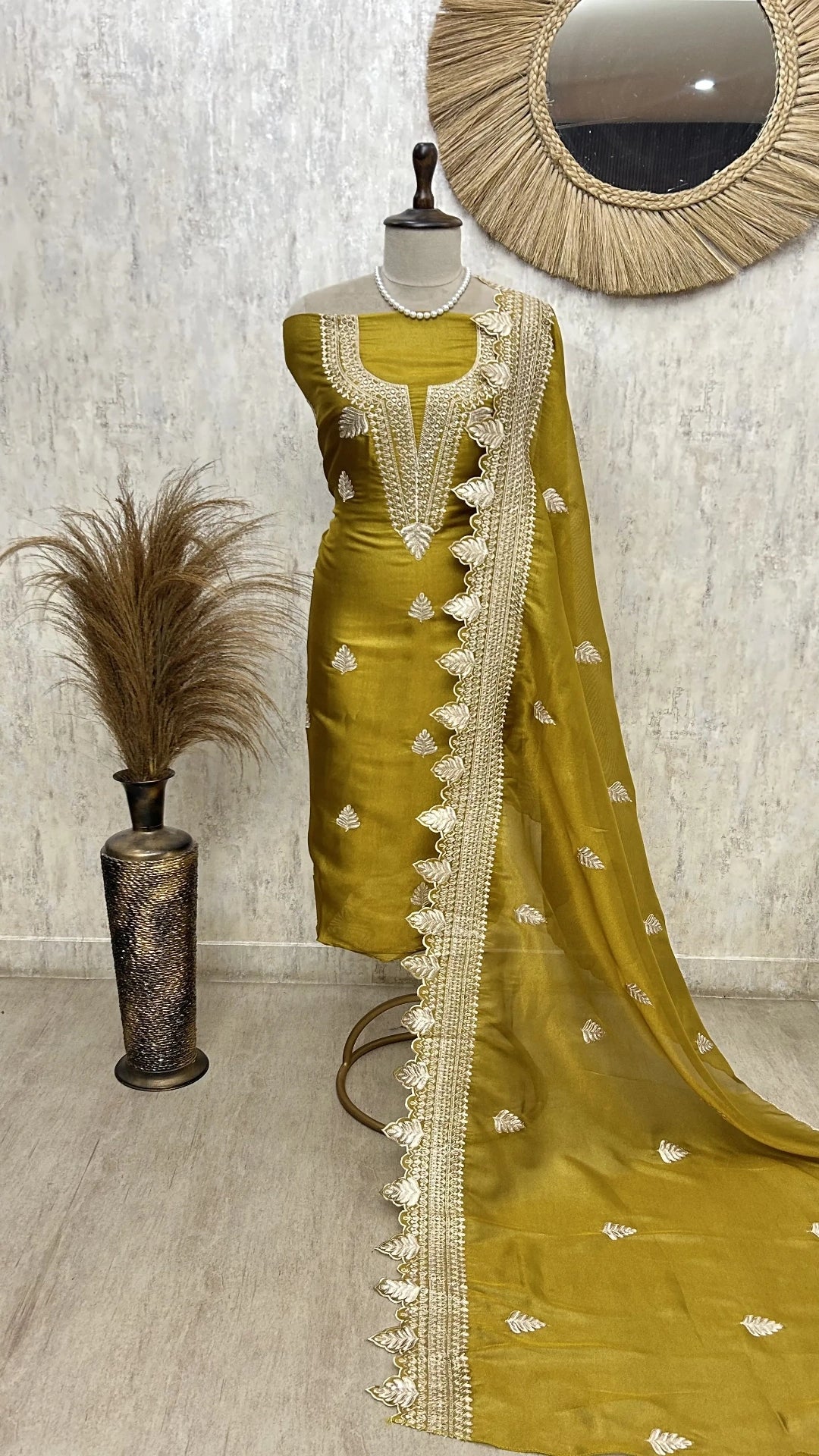 Royal tissue unstitched suit with classic