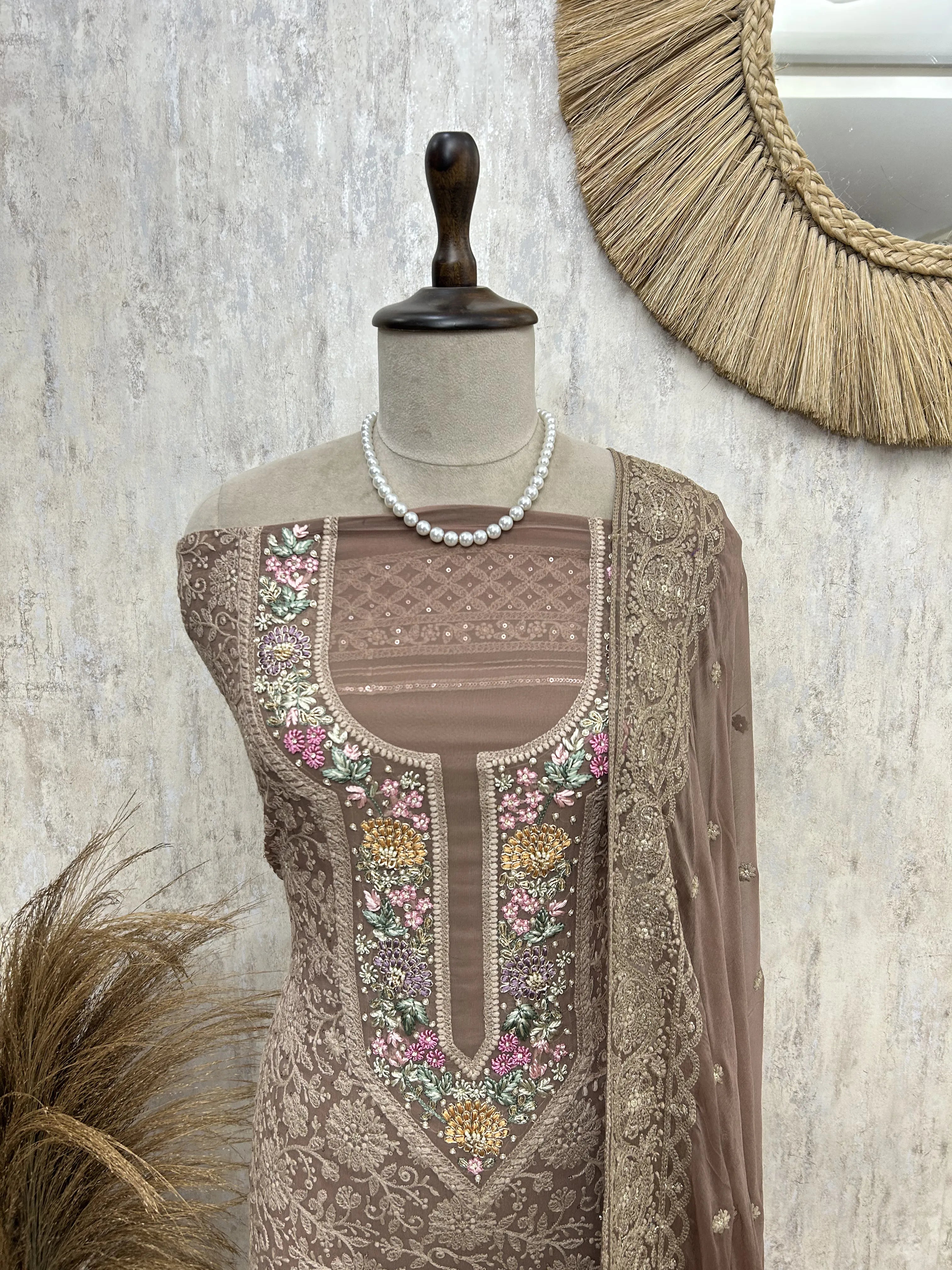 Graceful Lucknowis Unstiched Suit