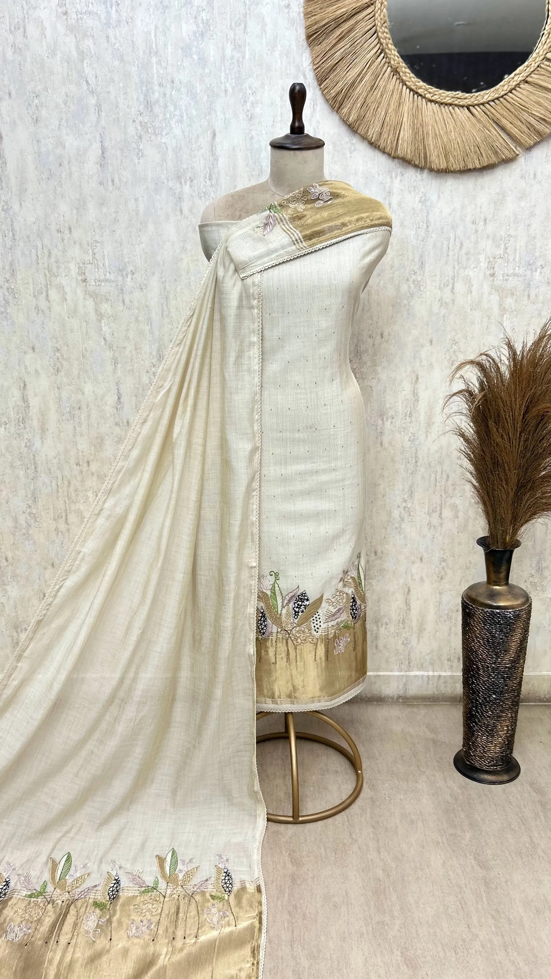 Garden Reverie Jamdani Linen Unstitched Suit
