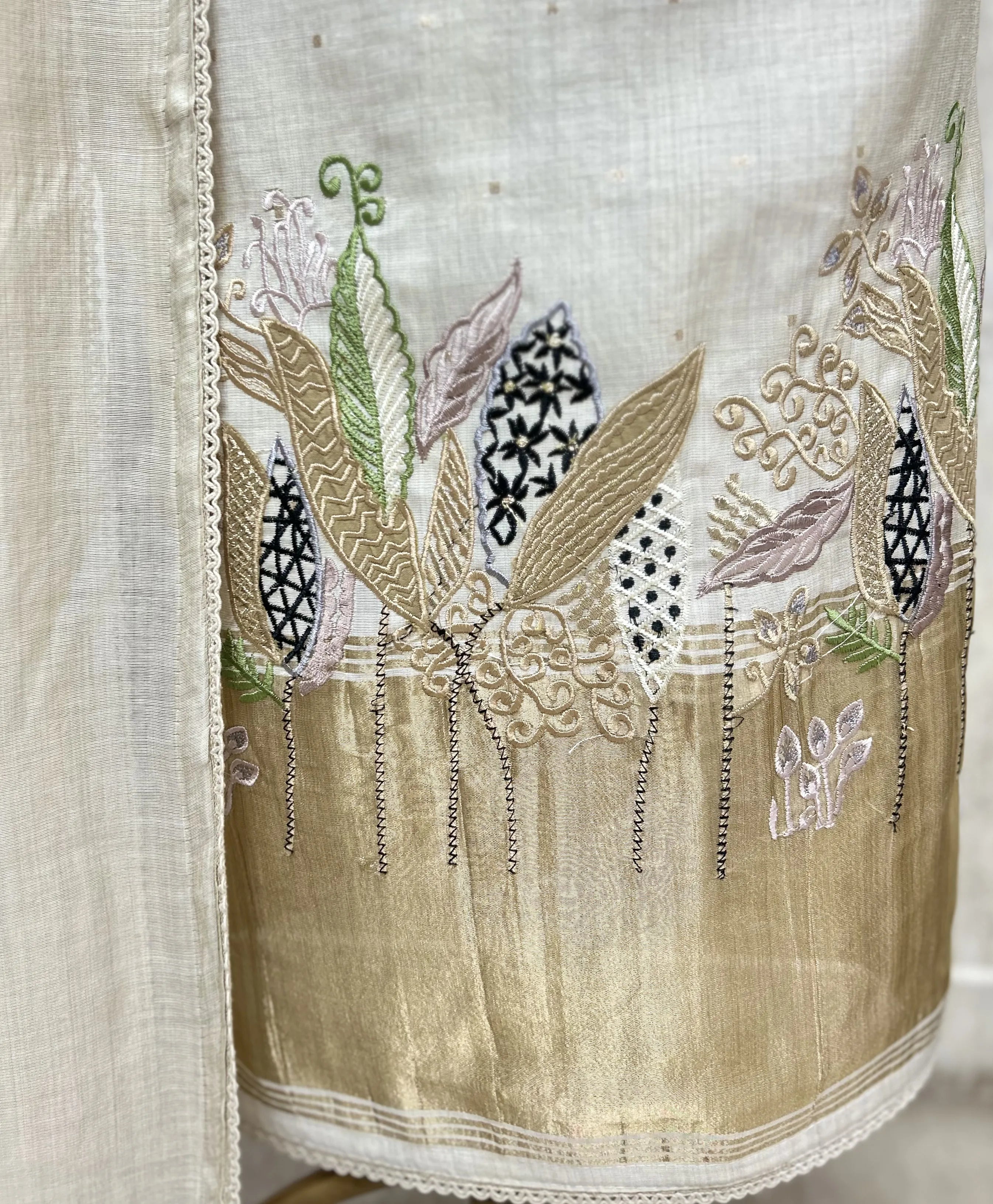 Garden Reverie Jamdani Linen Unstitched Suit