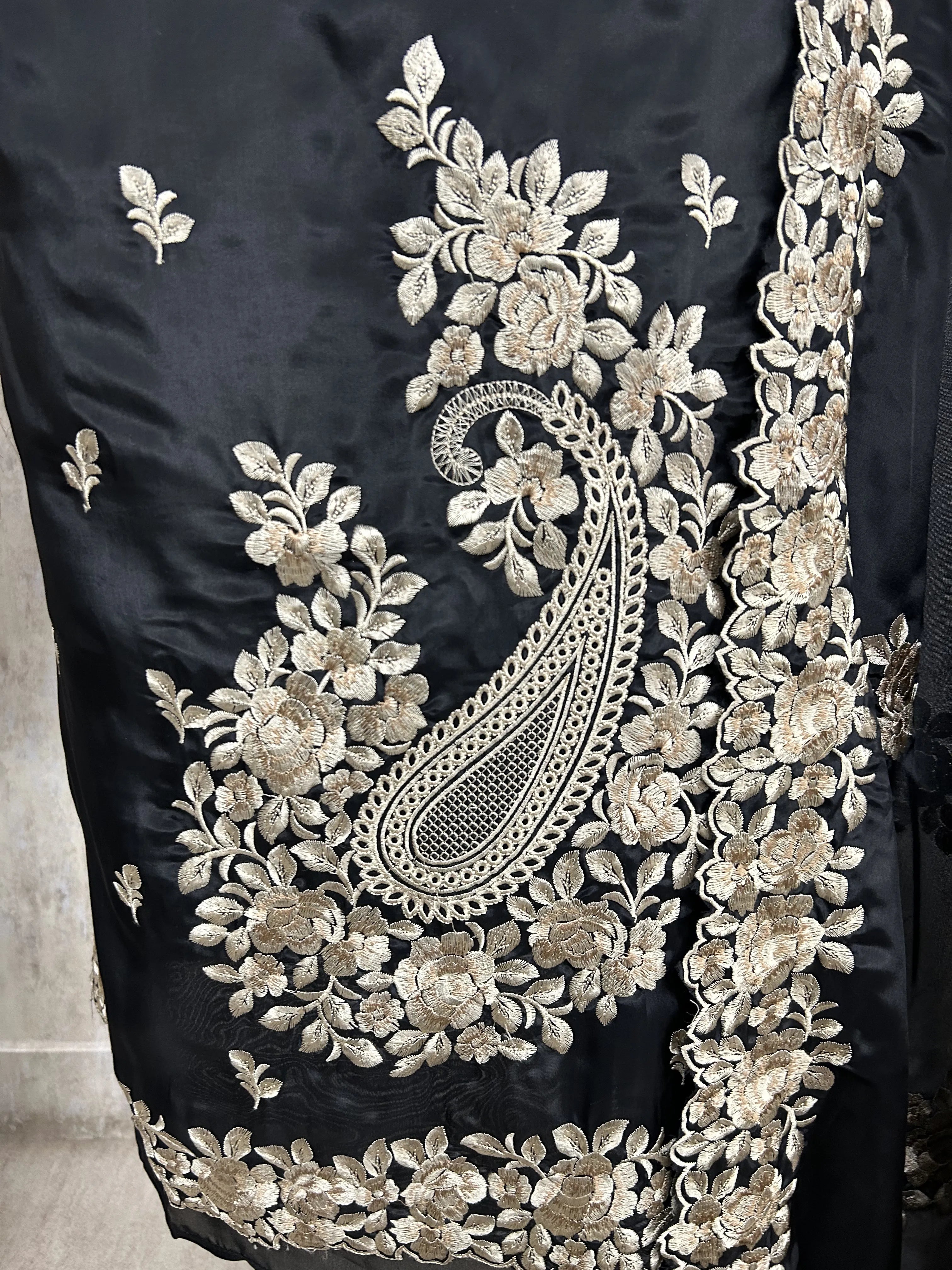 Rose Embroidered Grace Unstiched Suit