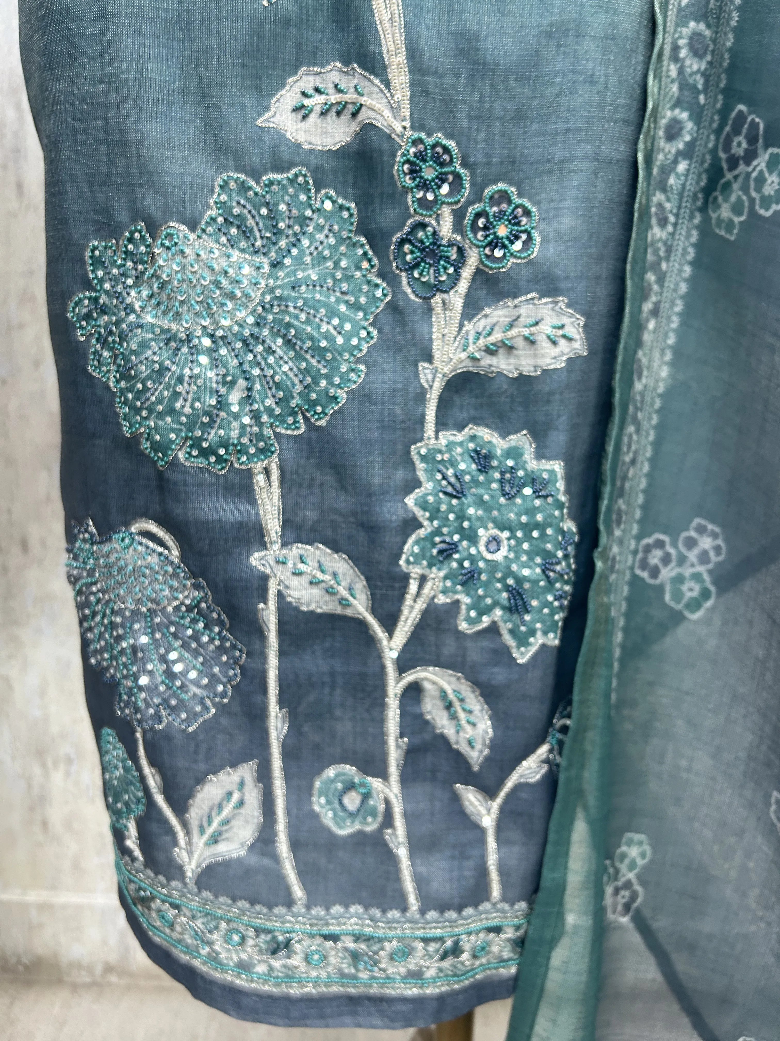 Floral Elegance Unstiched Suit