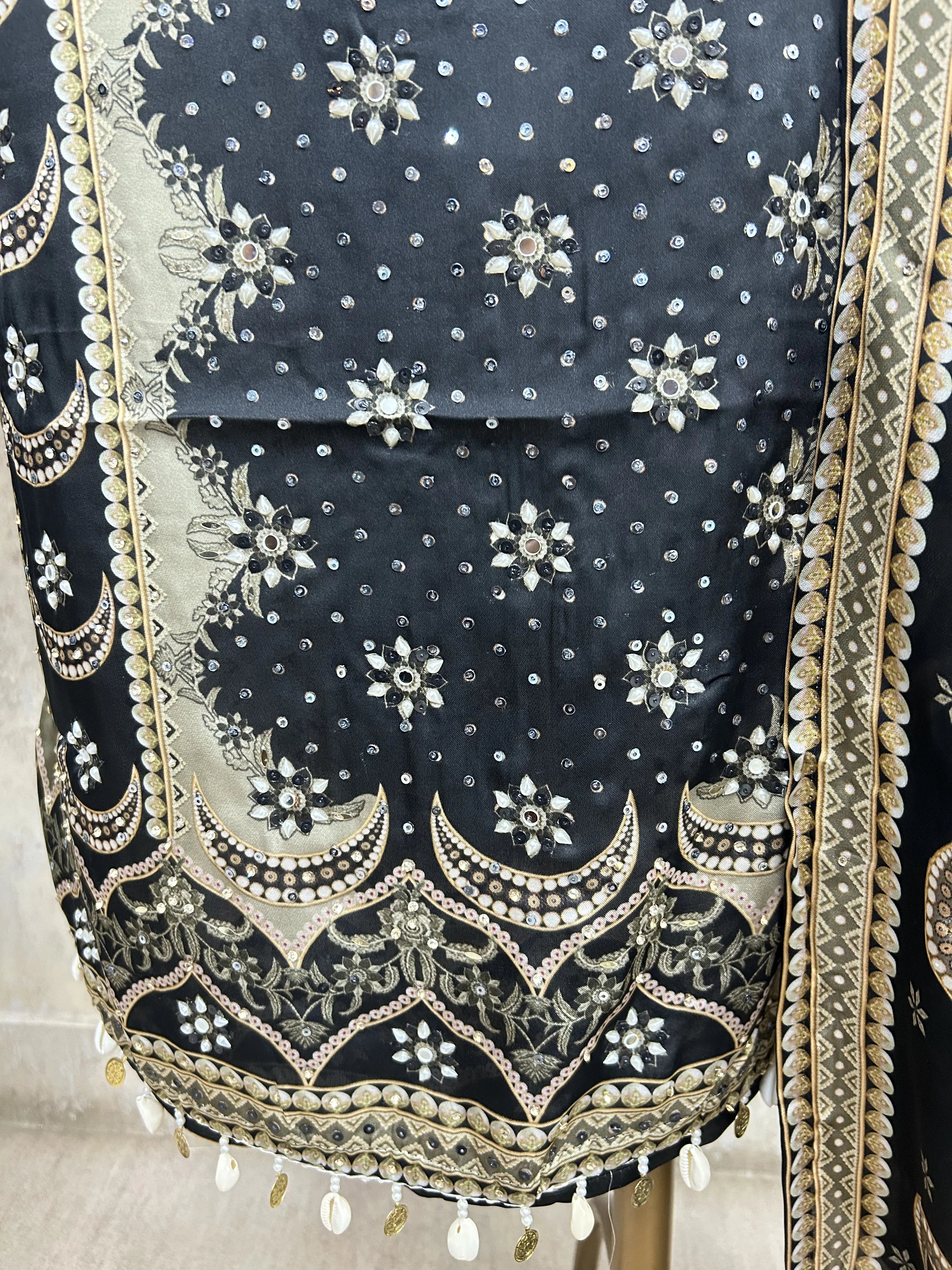 Classic Ethnic Charm Unstiched Suit