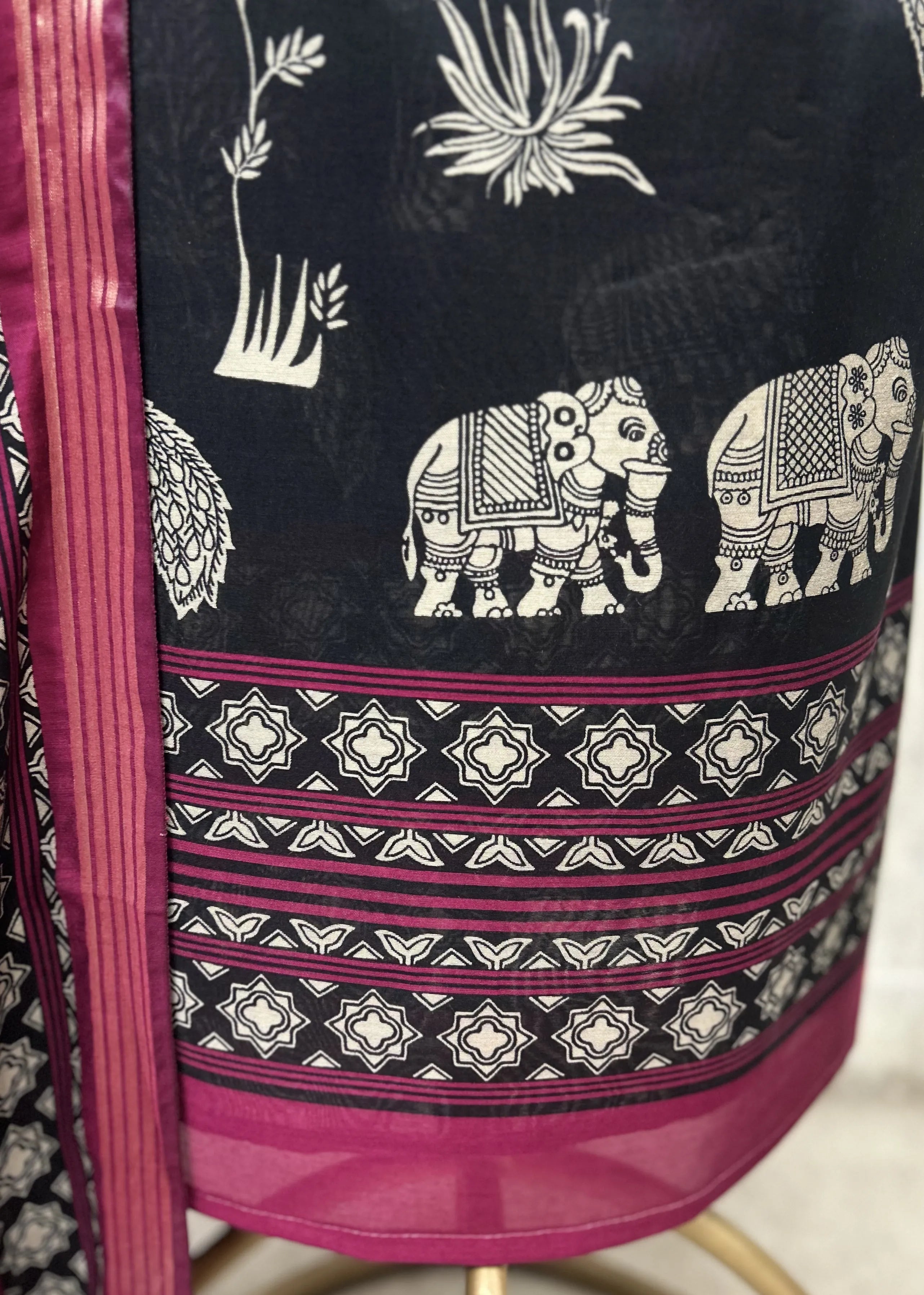Graceful Artisan Maheshwari Unstitched Suit