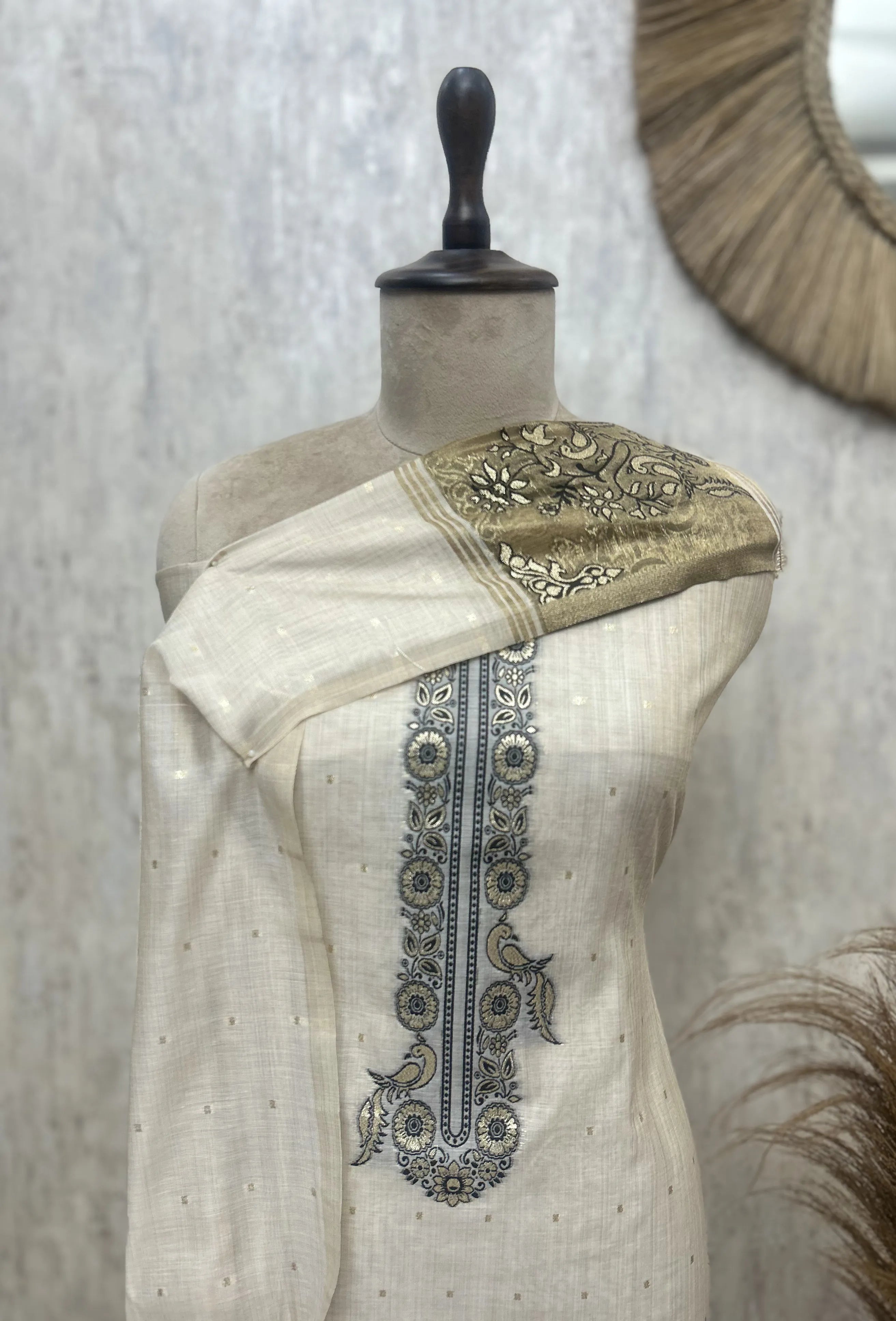 Sunlit Jamdani Linen Unstitched Suit