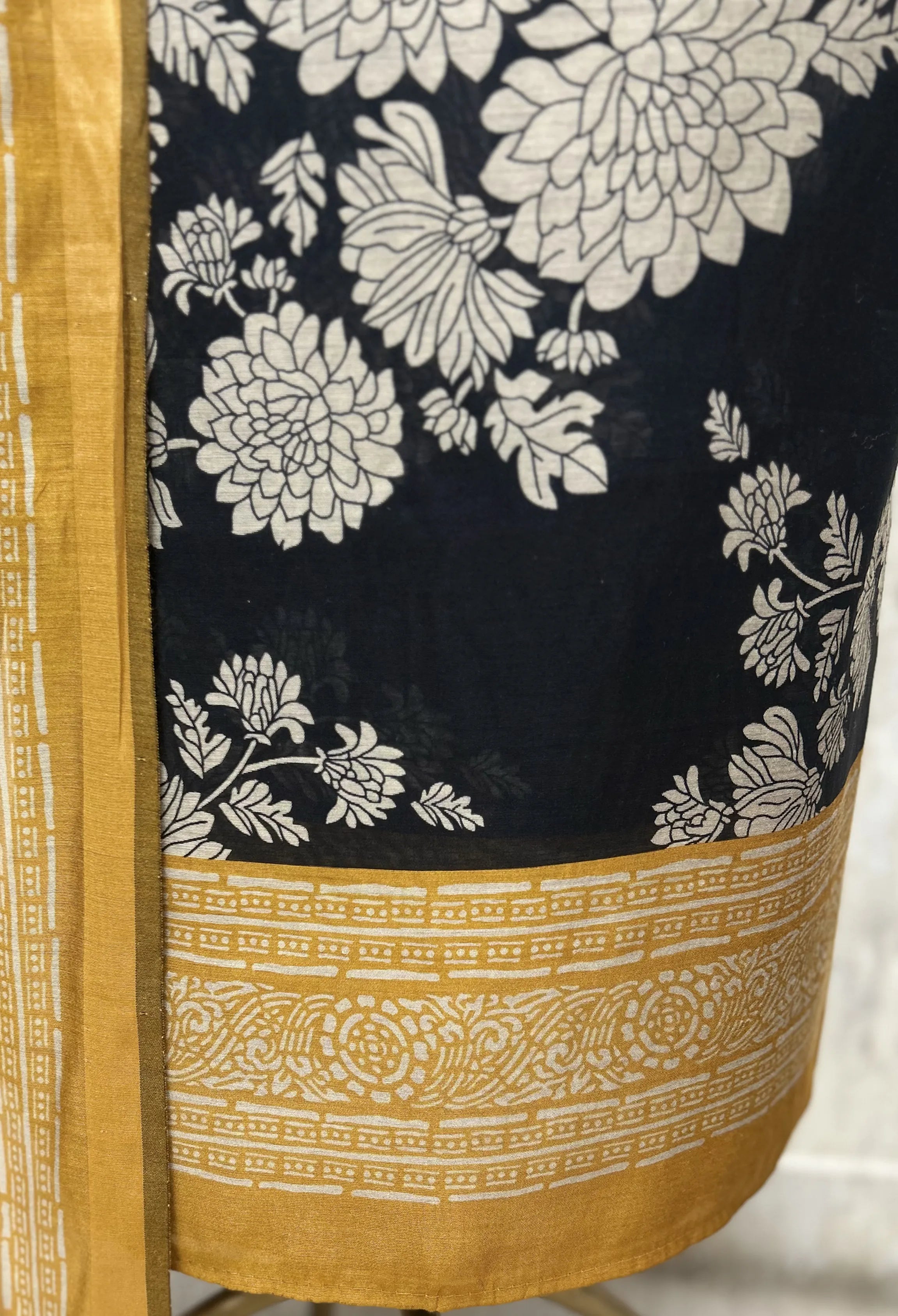 Tradition in Bloom Maheshwari Cotton Unstitched Suit