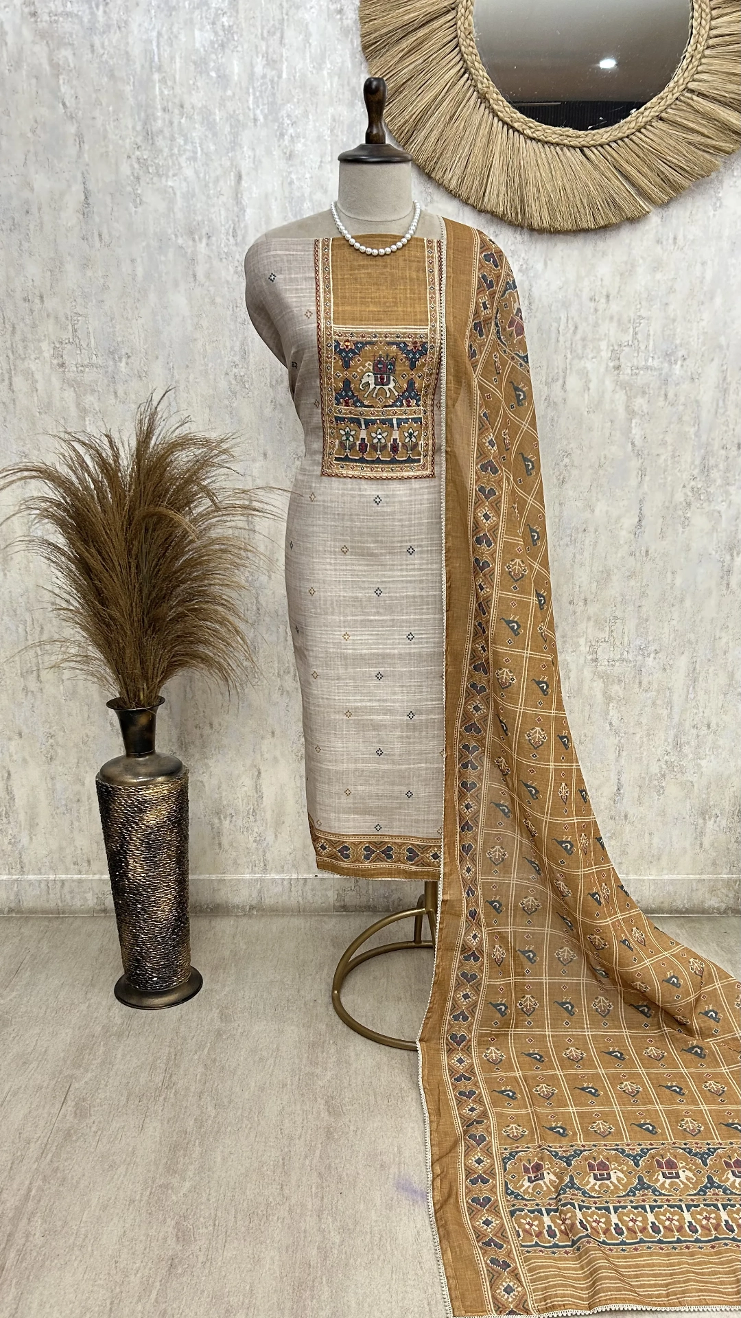 Royal Elephant Heritage Linen Unstitched Suit