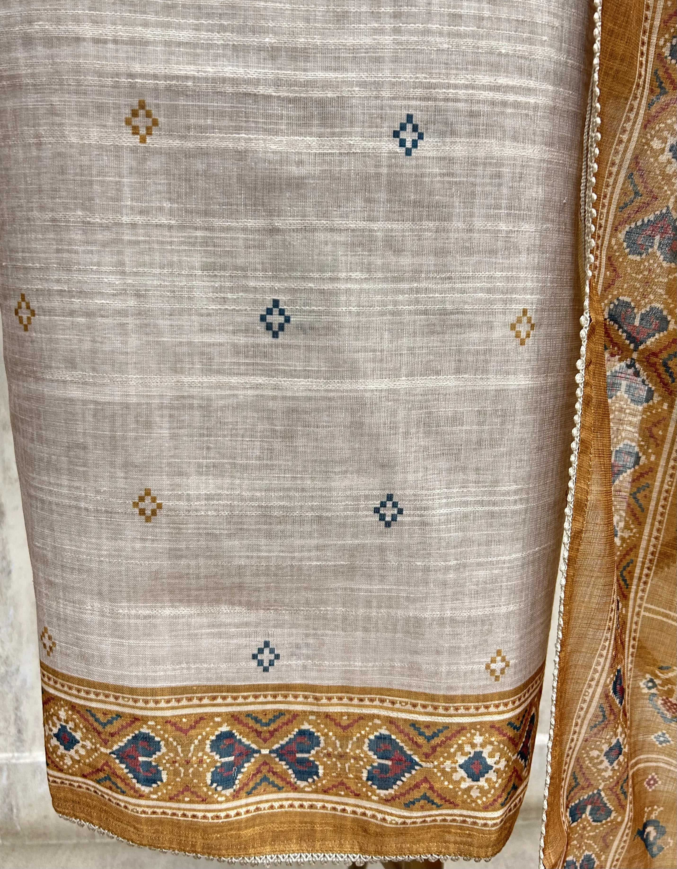 Royal Elephant Heritage Linen Unstitched Suit