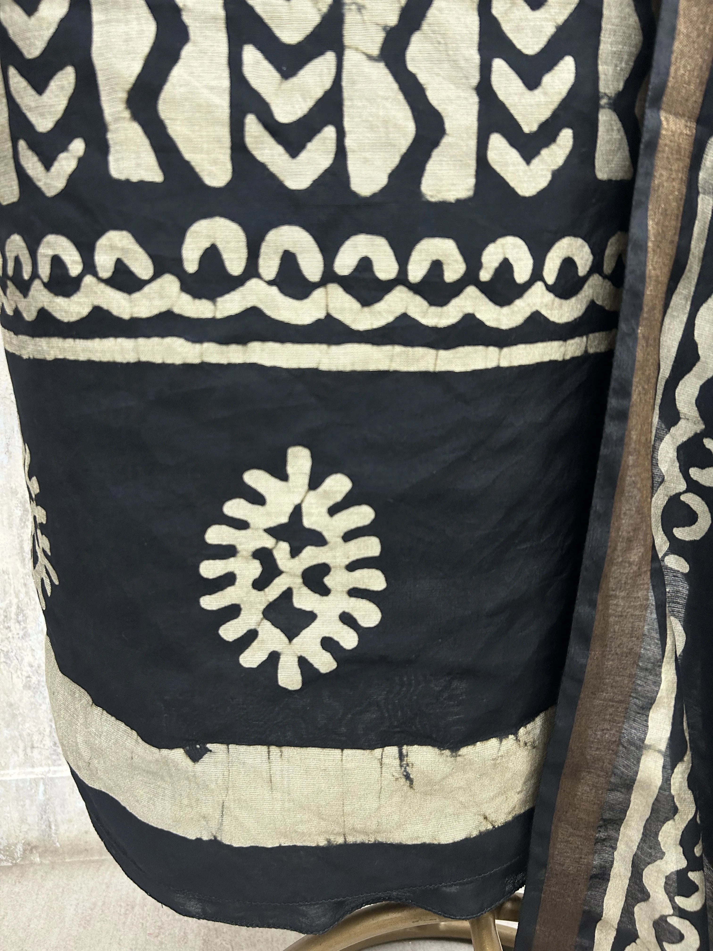 Chic Ethnic Lines Unstitched Suit