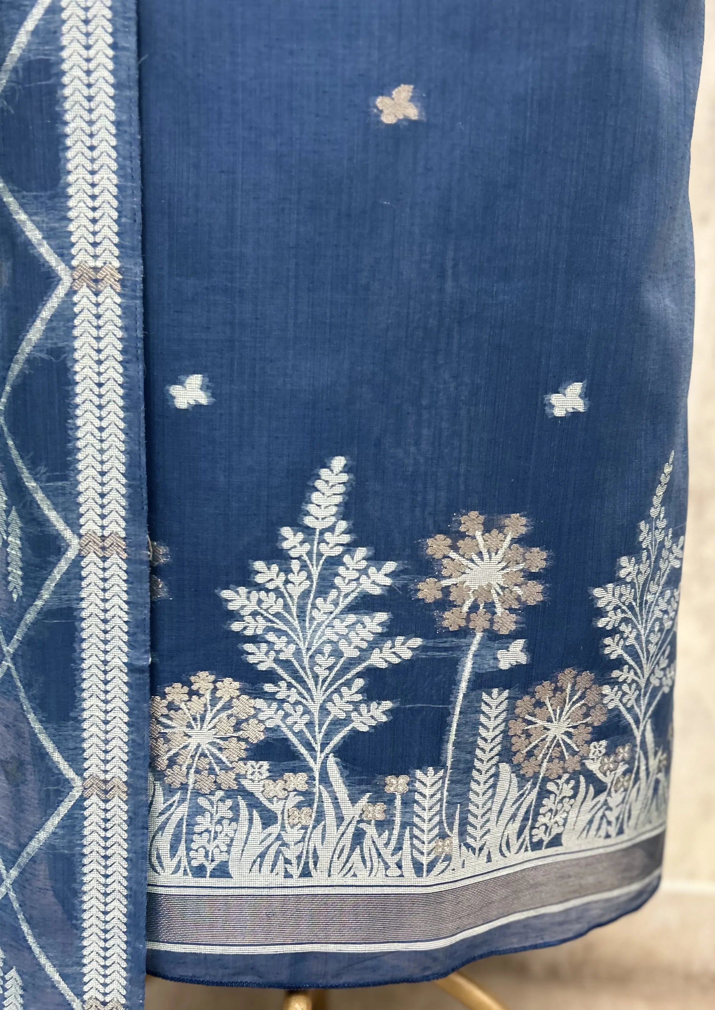 Azure Bloom Jamdani Linen Unstitched Suits