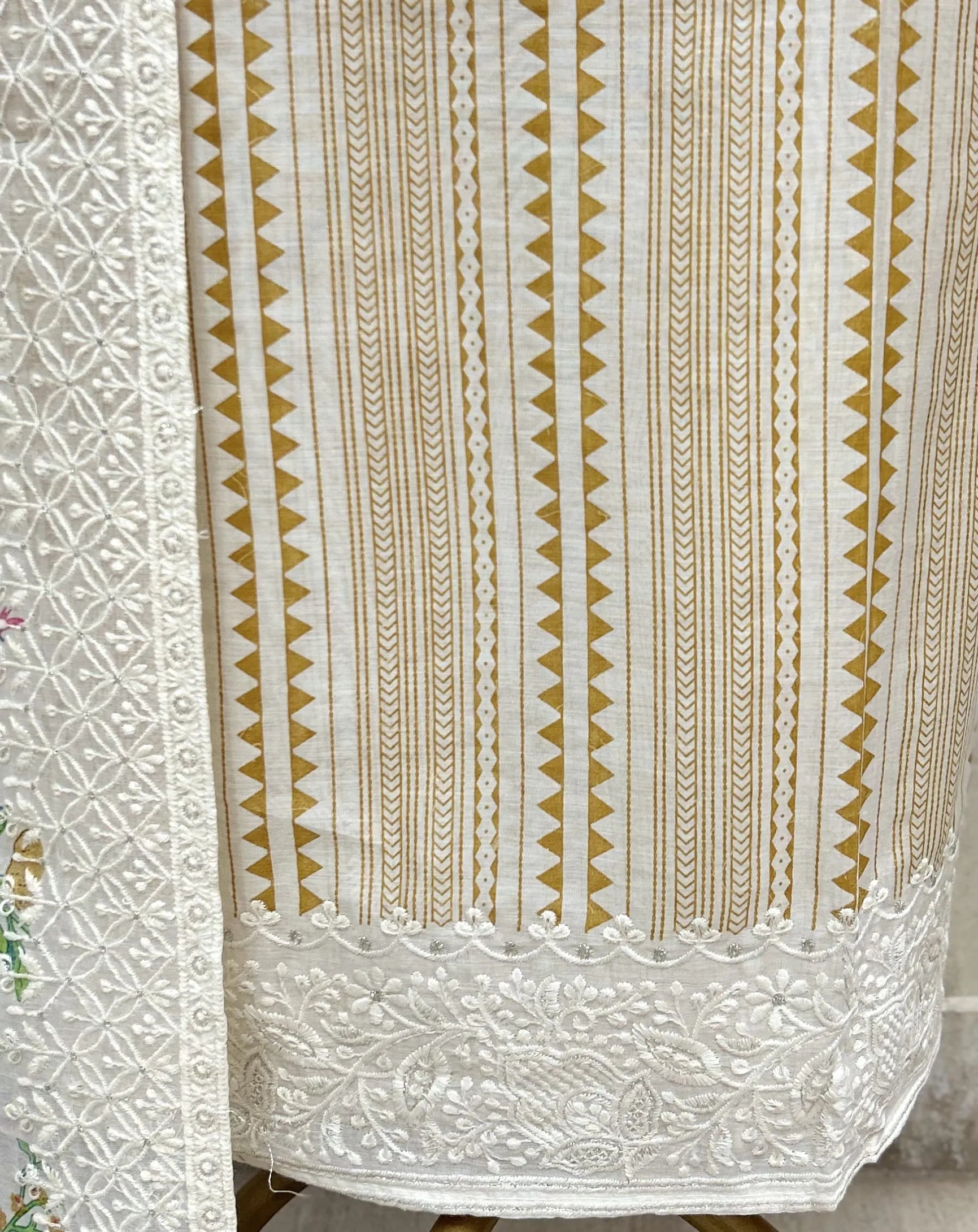 Blossom Weave Mul Chanderi Unstitched Suits