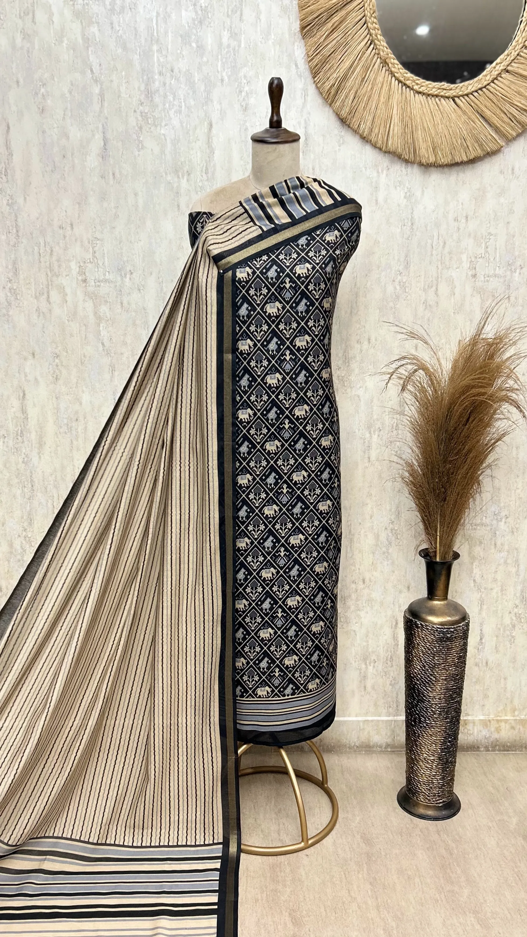 Regal Motif Maheshwari Cotton Unstitched Suit